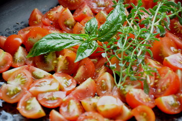 Baked Cherry Tomatoes with Spaghetti