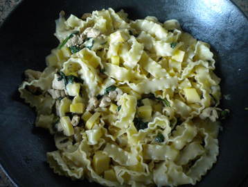 Tagliatelle with Chicken, Spinach and Cheese