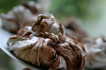 Giant Cocoa and Cinnamon Meringues