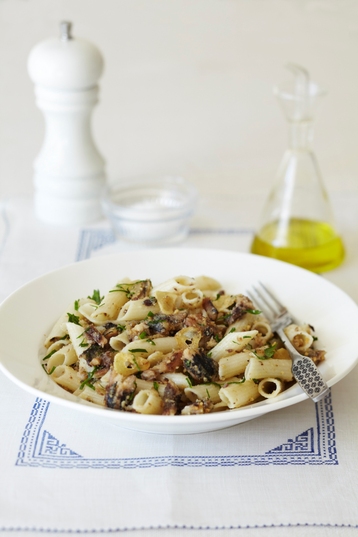 Hale & Hearty Quinoa & Rice Penne with Sardines, Breadcrumbs and Parsley