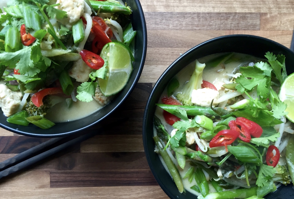 Yasai noodles with coconut, lime and chilli